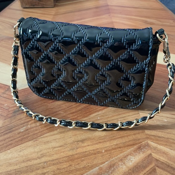 Black patent evening bag with gold accents 🌟 - Picture 2 of 15